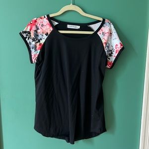 Gadewake black T-shirt, size large